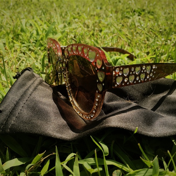 Super Cute UV protector sunglasses - Picture 4 of 5